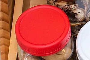Red mason jar lid, DIY, hummingbird feeder.