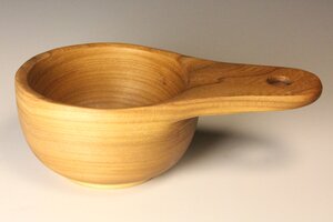 Wooden bowl with handle