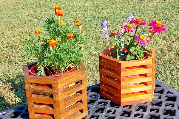 Finished DIY outdoor planter box from recycled material.