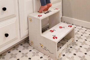 Wooden step stool, DIY, homemade, simple, easy, kids, adults, white.