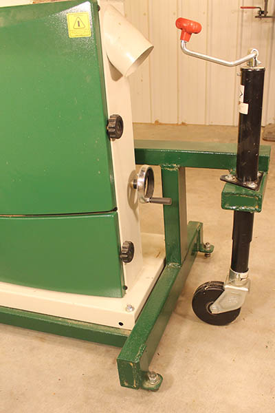 Close-up view of the jack on the band saw: wheels, castors, mobile base, moves easily, small shop, dust control, wall #bandsaw #band #saw #mobile
